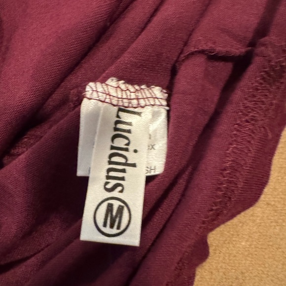 Lucidus Burgundy Lightweight Mock Turtleneck- Size Medium- NWT - Picture 6 of 9